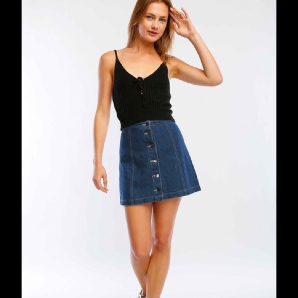 ✨ SALE!✨ Black knit Cami Crop ✨ - Picture 2 of 4