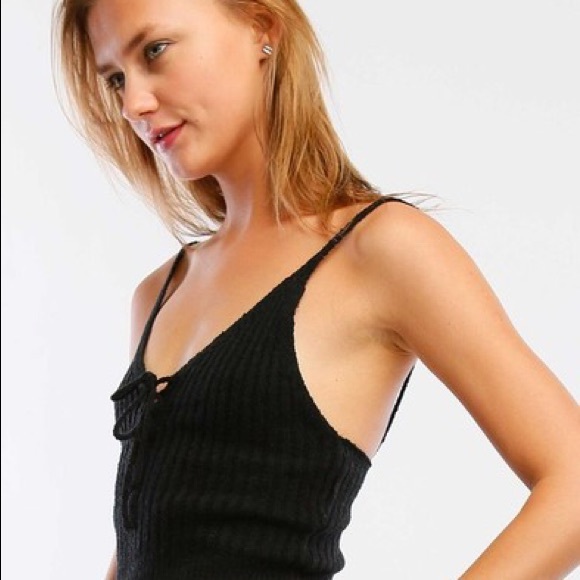 ✨ SALE!✨ Black knit Cami Crop ✨ - Picture 3 of 4