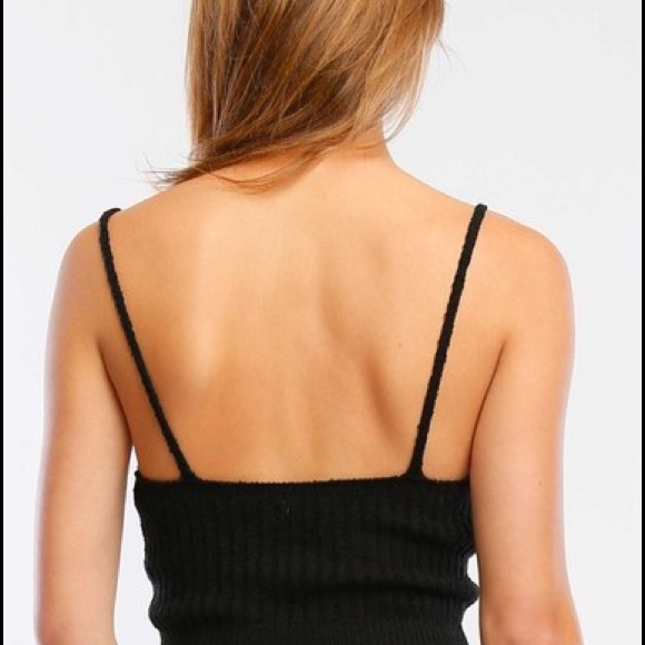 ✨ SALE!✨ Black knit Cami Crop ✨ - Picture 4 of 4