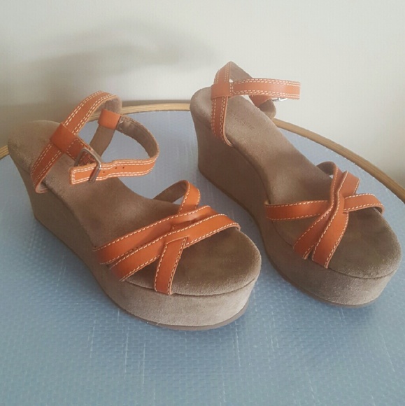 American Eagle Outfitters brown wedges