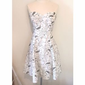 White House Black Market ▪️ strapless sundress