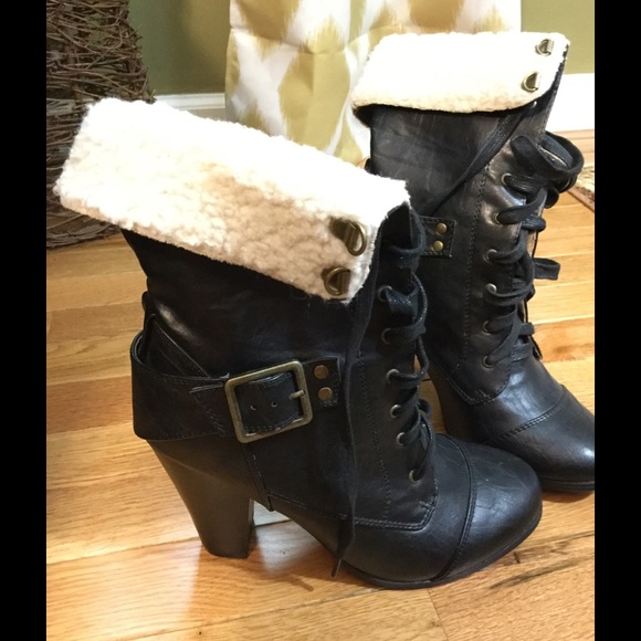 Cute brown boots with fur cuff size 8