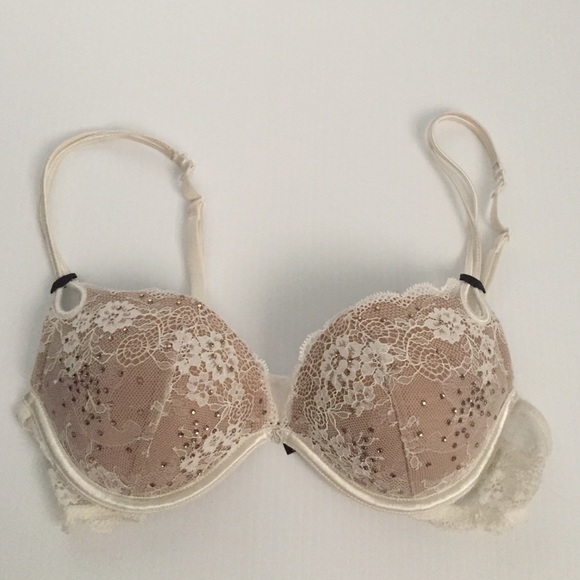 Victoria's Secret 34B white lace and sequined bra
