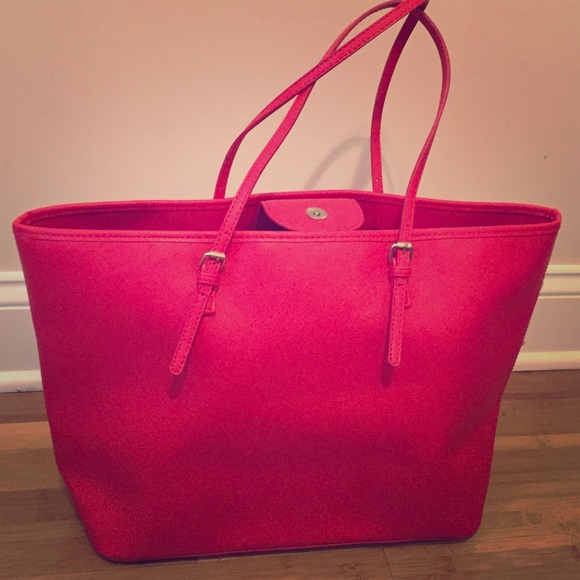 Trendy Red Tote