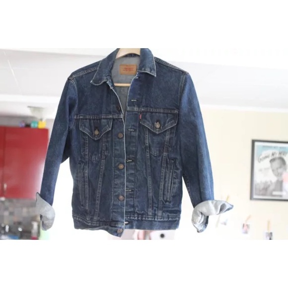 LEVIS DENIM JACKET SIZE 36 made in USA