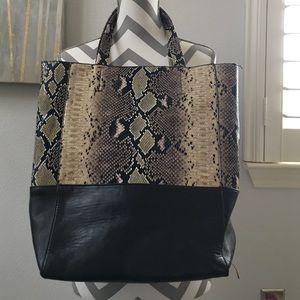 🍁 tote-Miztique python and black large tote.