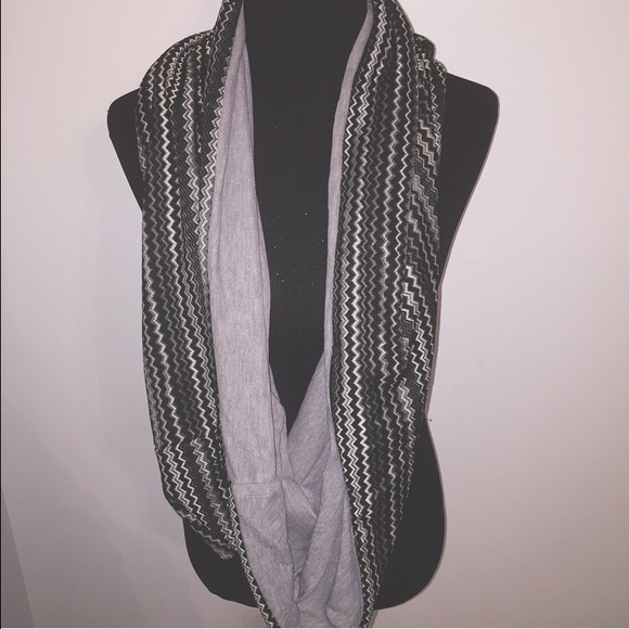 Reversible infinity scarf - Picture 1 of 3