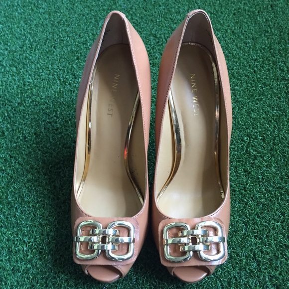 Nine West tan gold buckle heels