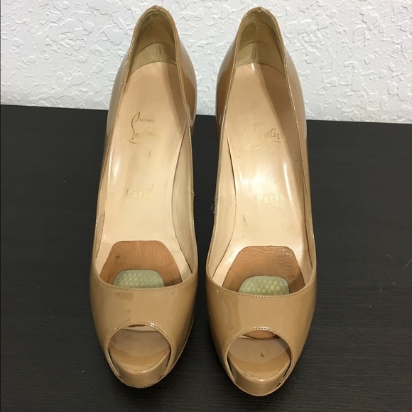 Christian Louboutin Very Prive Nude Patent heels