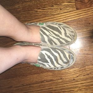 Zebra sanuks size 8