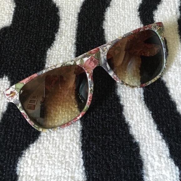 American Eagle Outfitters Accessories - American Eagle floral sunnies
