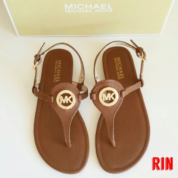 SOLD NEW MICHAEL KORS CAPRI THONG SANDAL LUGGAGE