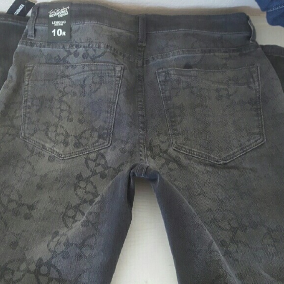 EXPRESS REVERSIBLE BLACK JEAN LEGGINGS SIZE 10