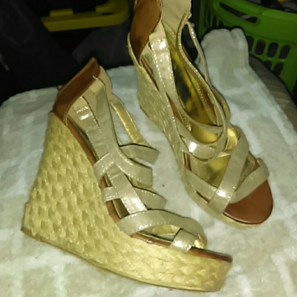 CHINESE LAUNDRY WEDGED SANDALS 7.5