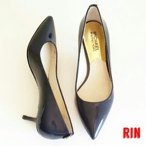 SOLD NEW MICHAEL KORS FLEX KITTEN PATENT NAVY PUMP
