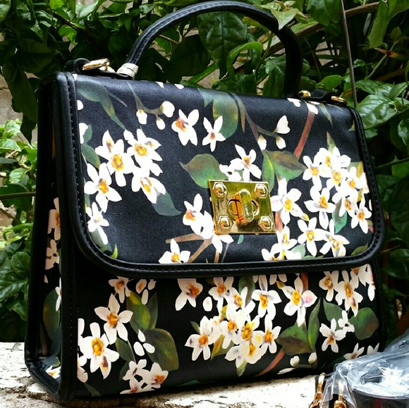 NWT Flower Shoulder Bag