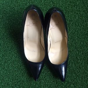 Black patent genuine leather pumps