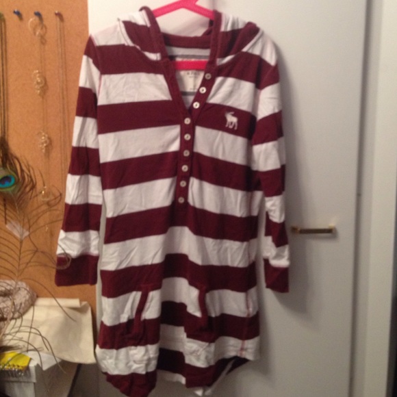 Abercrombie maroon and white hoodie