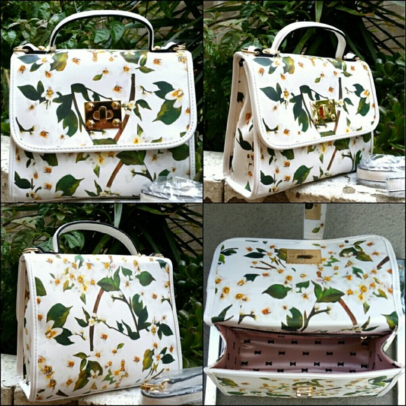 NWT Small White Flower Shoulder Bag - Picture 3 of 4