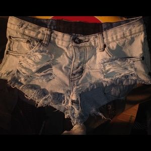 ONE TEASPOON LIGHT DENIM SHORTS (26) ONE TEASPOON LIGHT DENIM SHORTS (26)
