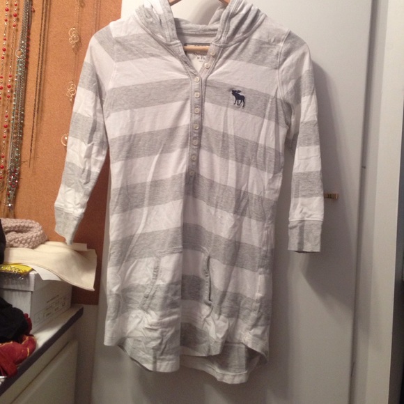White and grey Abercrombie hoodie