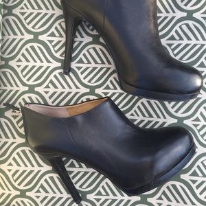 ‼️REDUCED!! Final price! Nine West leather booties