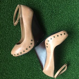 Aldo mignonia tan ankle strap wedges
