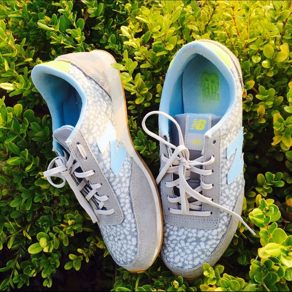 New Balance baby blue speckled sneakers
