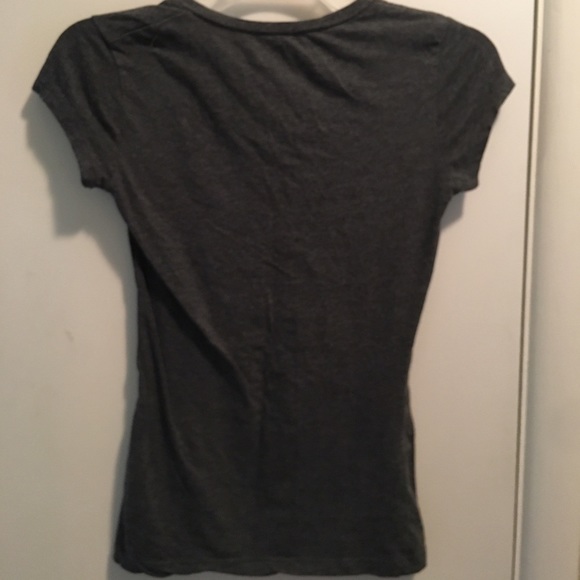 SPLASH size small v-neck - Picture 3 of 3