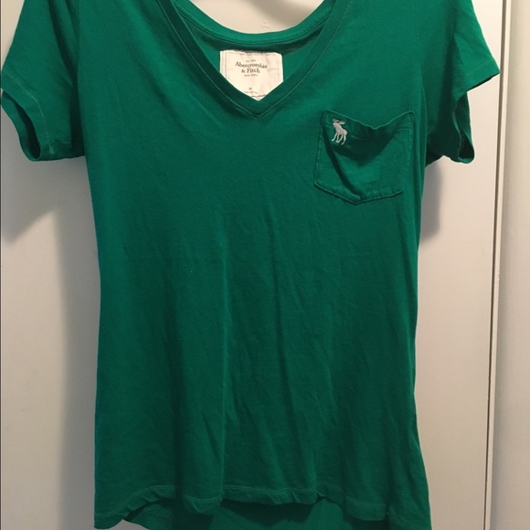 Green v-neck size medium - Picture 1 of 3
