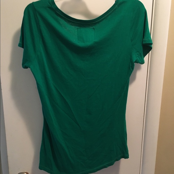 Green v-neck size medium - Picture 3 of 3