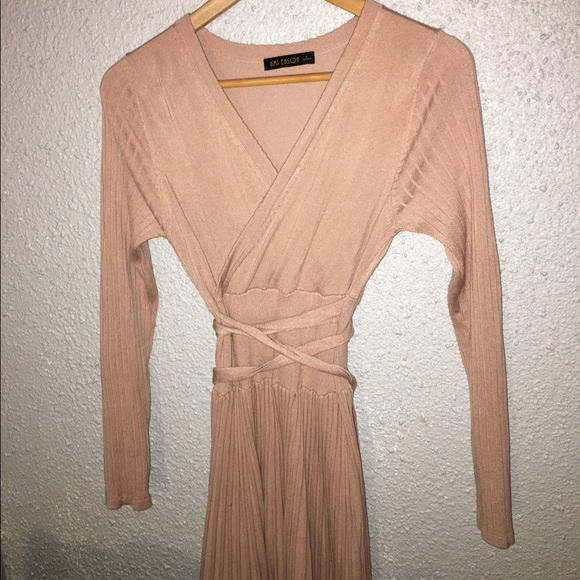 Pleated knee length dress - Picture 4 of 4