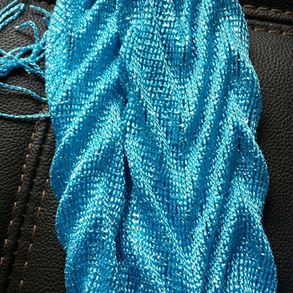 HP! Textured metallic threads in sky blue scarf with fringe - Picture 3 of 4