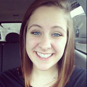 Meet your Posher, Elaine