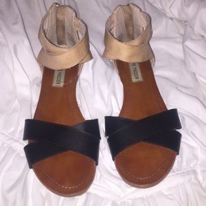 Steve Madden "benadet" sandal size 7