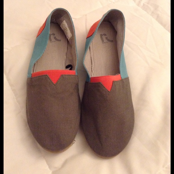 Casual slip on shoes