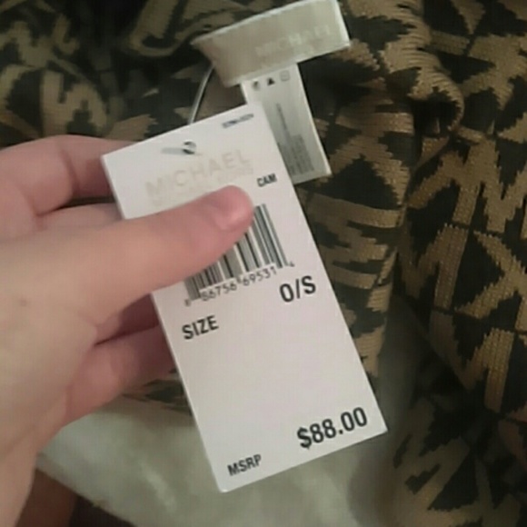 Chic MK scarf and hat PRICE NEGOTIABLE - Picture 2 of 3