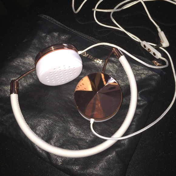 Frends Layla Rose Gold headphones