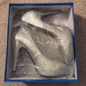 Silver Glitter Platform Pumps | 4" heel height