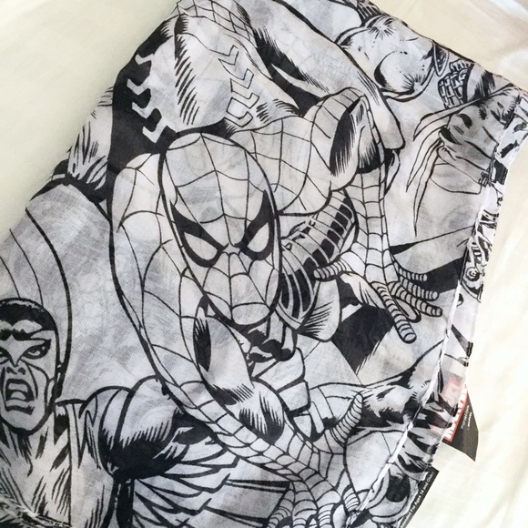 Marvel scarf