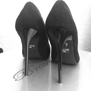 Black suede somewhat pointed heels