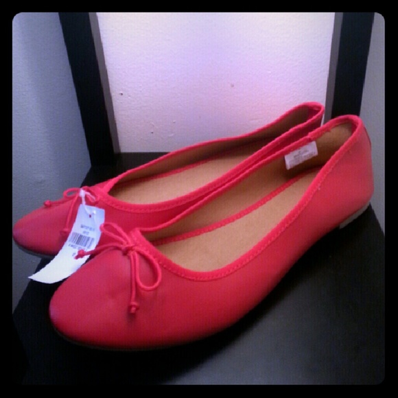 ♦️SOLD♦️ red flats