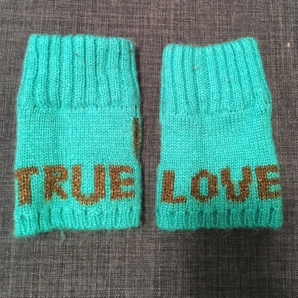 BCBG Generation hand warmers