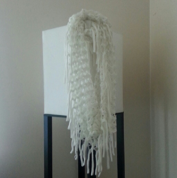 ♦️SOLD♦️Cream Scarf