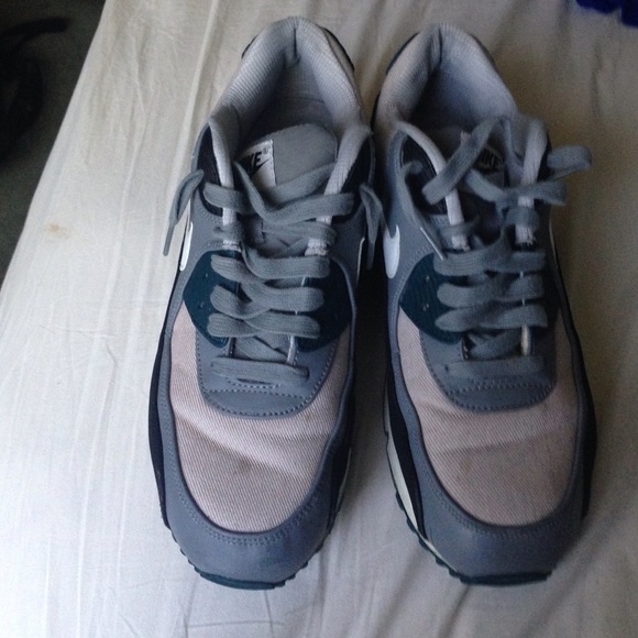 Air maxes - Picture 1 of 1