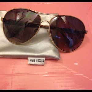 Steve Madden aviator sunglasses w pouch