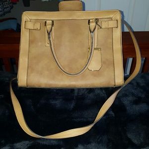 Carmel medium sized cross body purse
