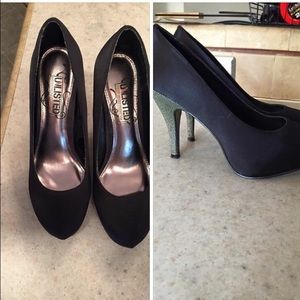 Kenneth Cole unlisted heels. Size 8 1/2