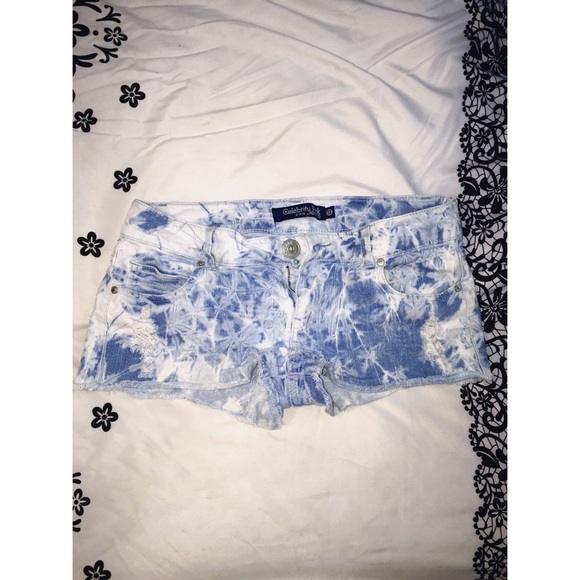 Tie-bleach jean shorts