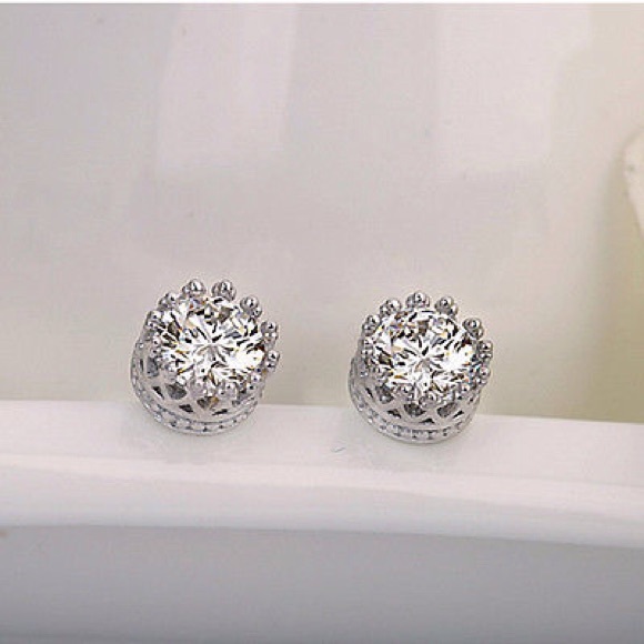 Pretty Crystal Earrings - Picture 2 of 3